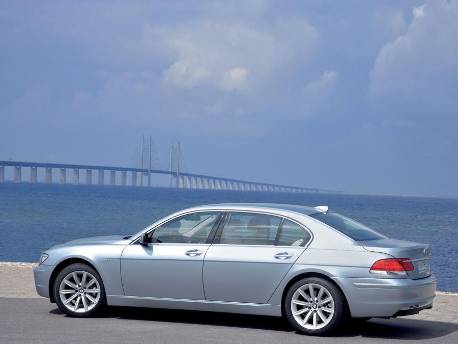  BMW Hydrogen 7 2007 года  (фото 15 из 16)